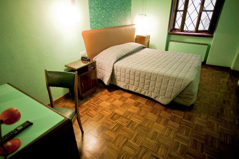 Diana & Depandance Hotel 2*